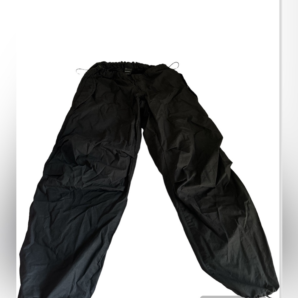 urban outfitters parachute pants in black vintage skater